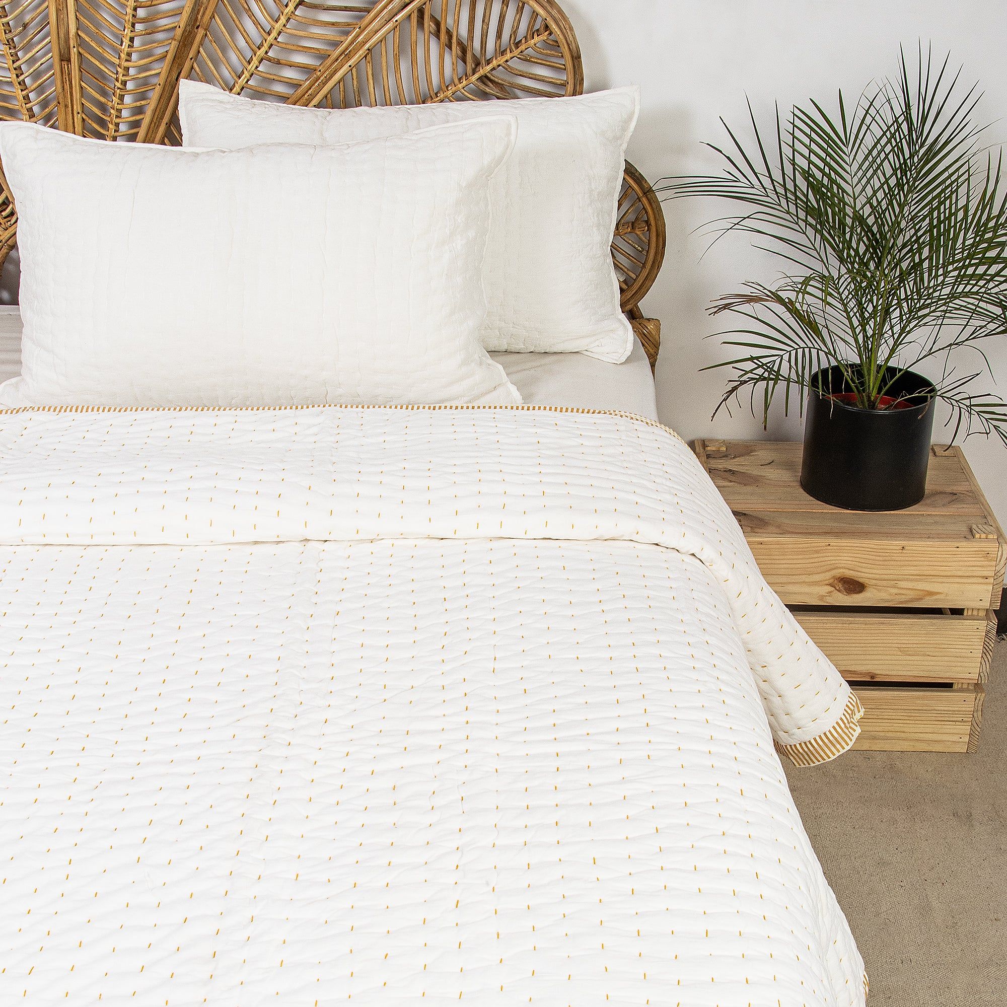Indian Handmade Kantha Quilt Blanket For Winter Comfort